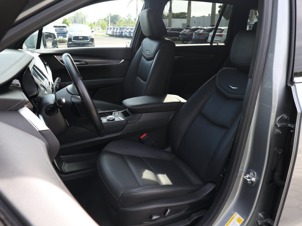 Used 2025 Cadillac XT6 Luxury FWD image 18