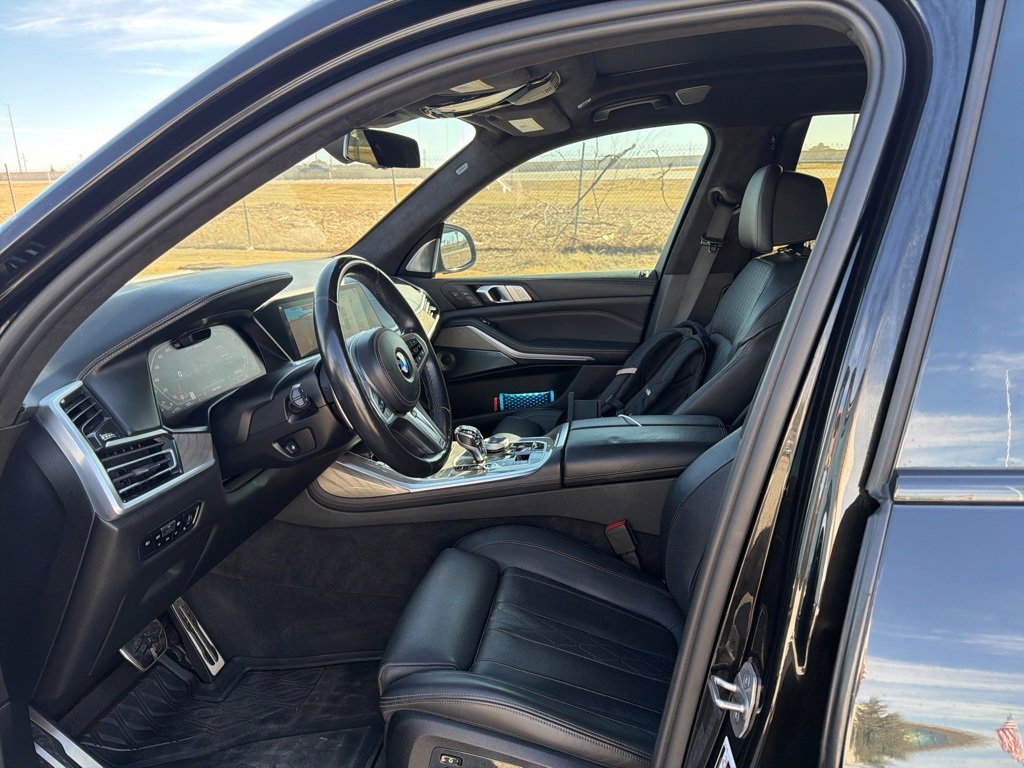 Used 2022 BMW X7 M50i image 3