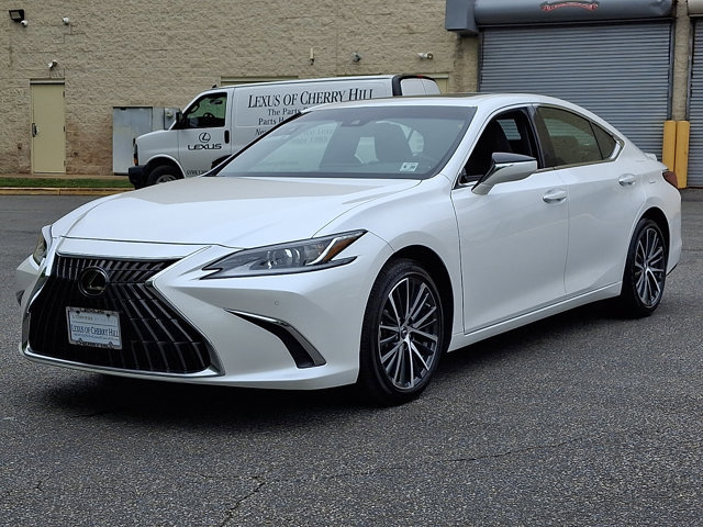Used 2025 Lexus ES 350 w/ Premium Package FWD image 3