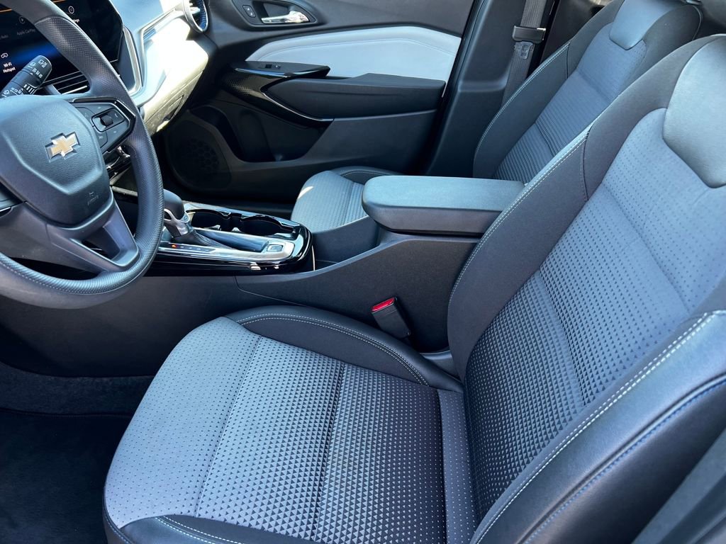 Used 2025 Chevrolet Trax LT image 9