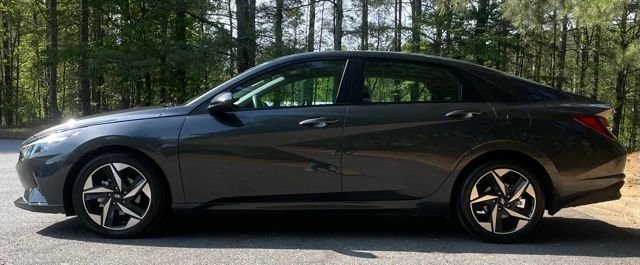 Used 2023 Hyundai Elantra SEL w/ Convenience Package image 4
