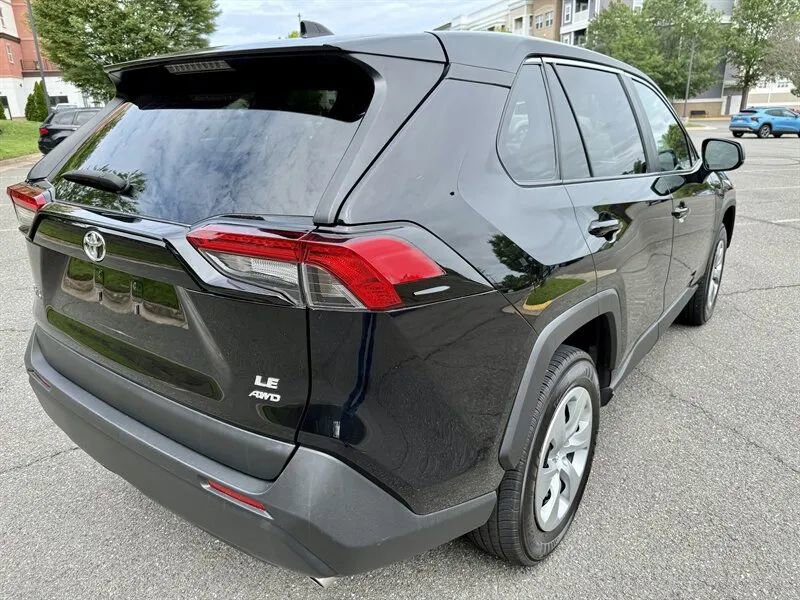 Used 2022 Toyota RAV4 LE image 6