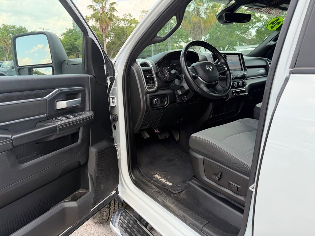 Used 2024 RAM 3500 Big Horn AWD/4WD image 18
