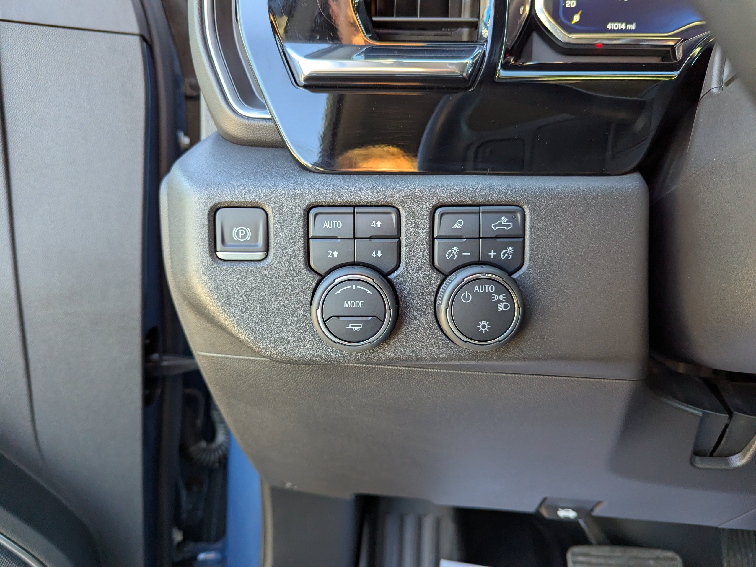 Certified 2024 Chevrolet Silverado 1500 LT AWD/4WD image 13