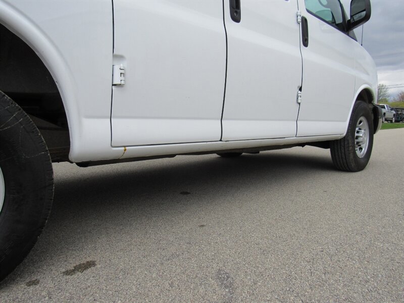 Used 2015 Chevrolet Express 2500 RWD image 9