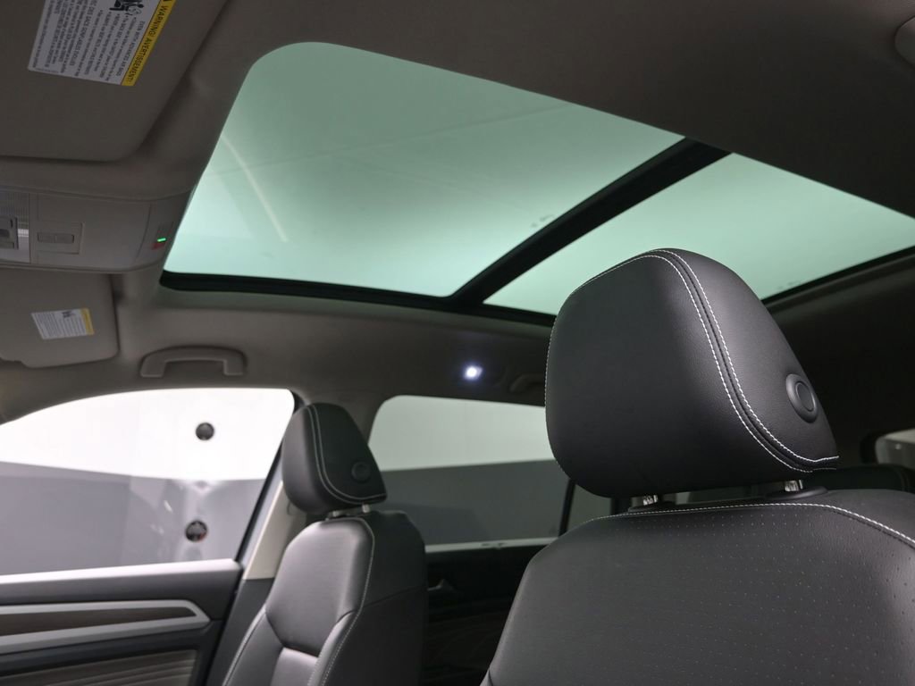 Used 2023 Volkswagen Atlas SE w/ Panoramic Sunroof Package image 16