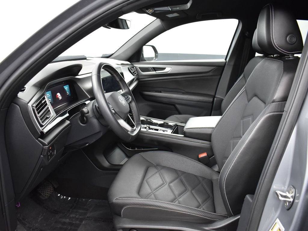 Used 2024 Volkswagen Atlas Cross Sport SE image 16