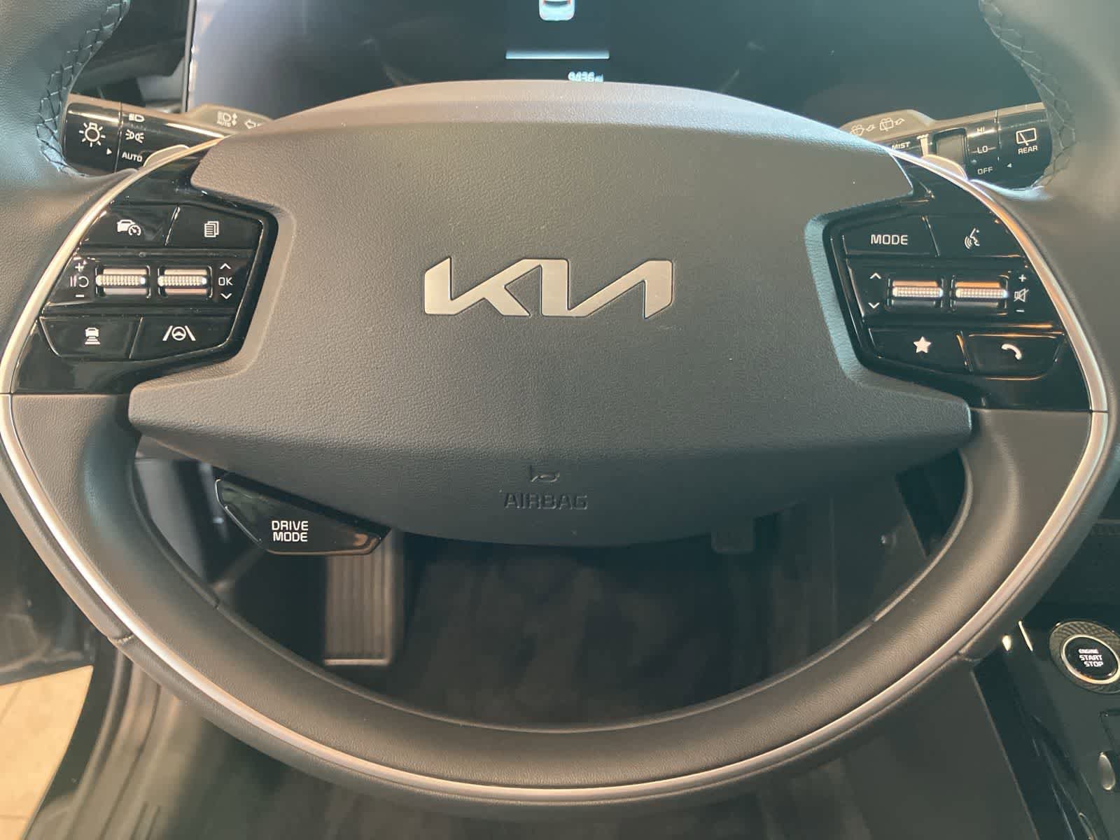 Used 2023 Kia Niro EX FWD image 14
