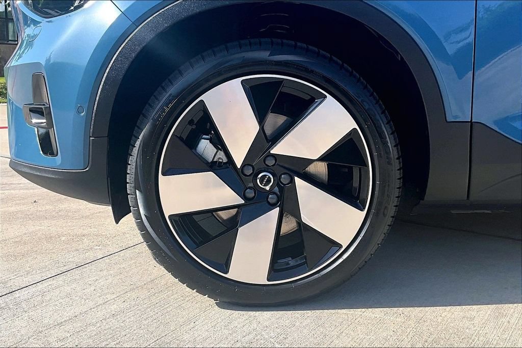 Certified 2023 Volvo C40 P8 Recharge Ultimate w/ Protection Package Premier AWD/4WD image 11