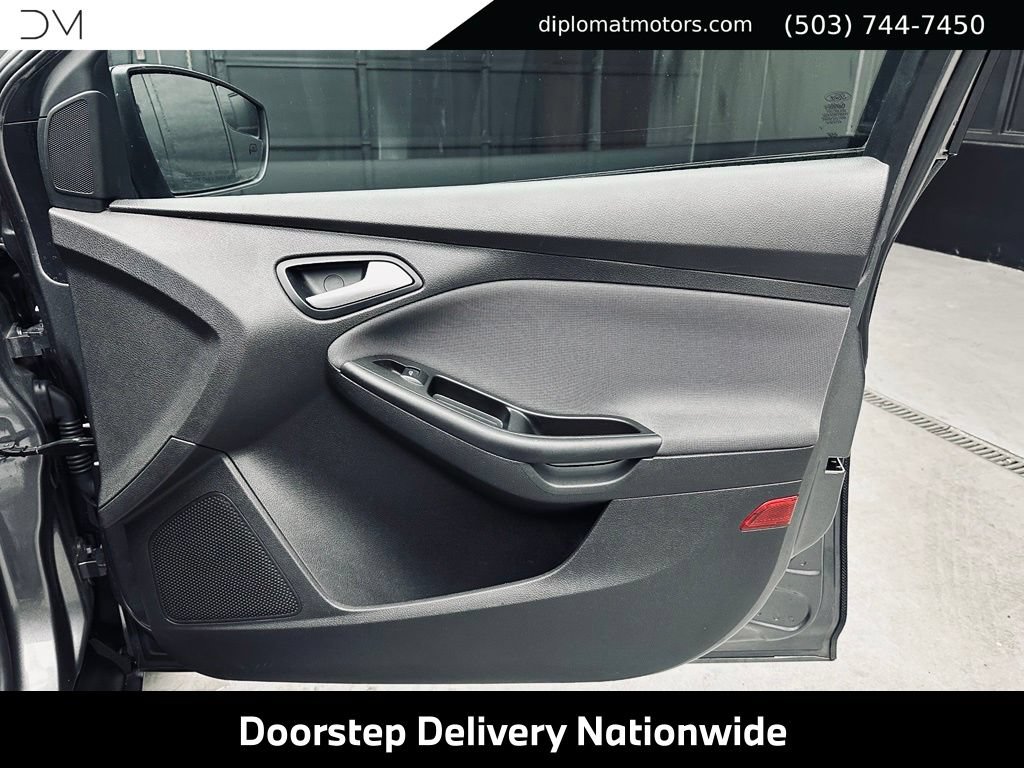 Used 2014 Ford Focus SE w/ SE Winter Package FWD image 24