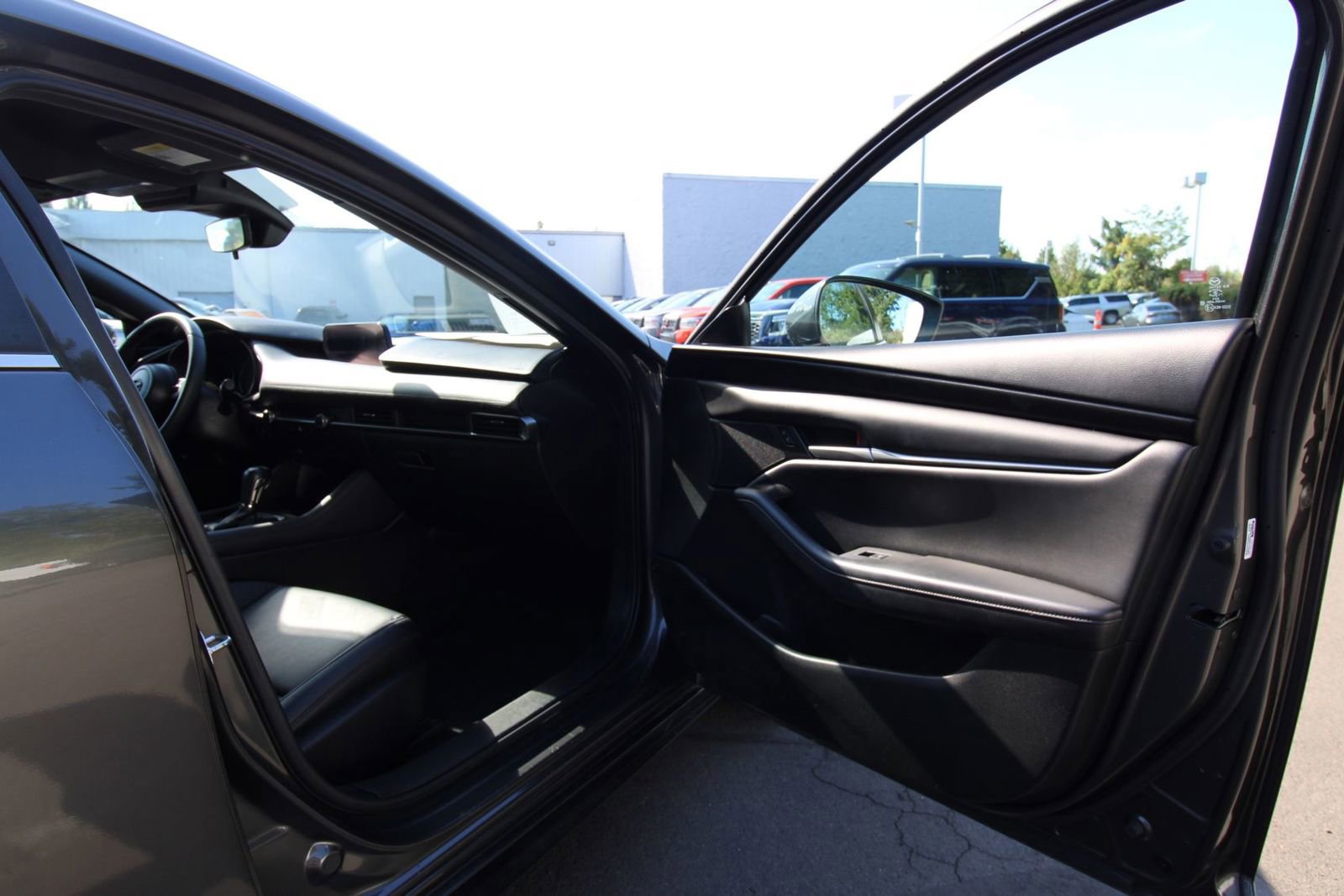 Used 2020 MAZDA MAZDA3 Hatchback image 19