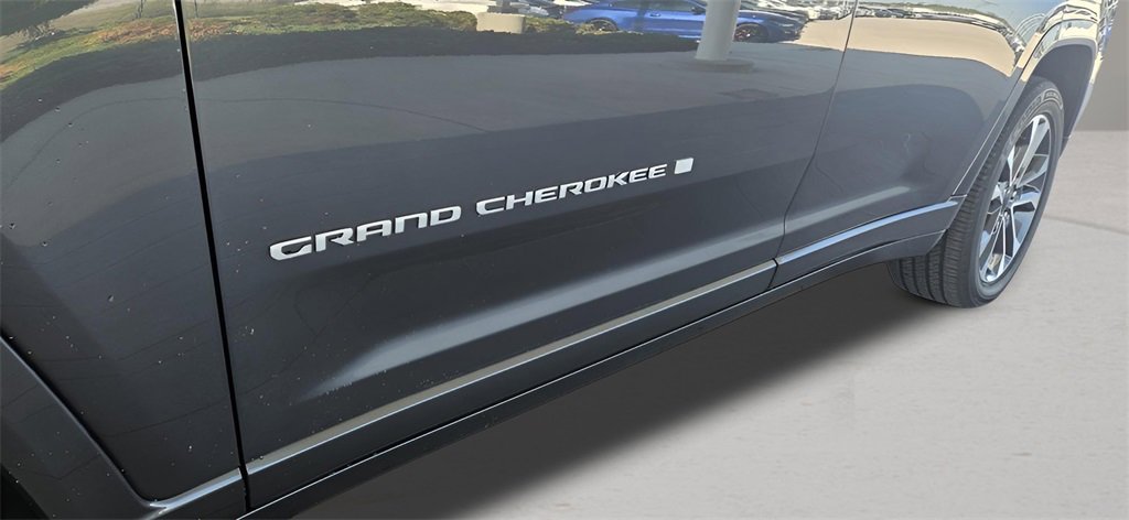 Used 2024 Jeep Grand Cherokee L Overland w/ Luxury Tech Group IV image 10