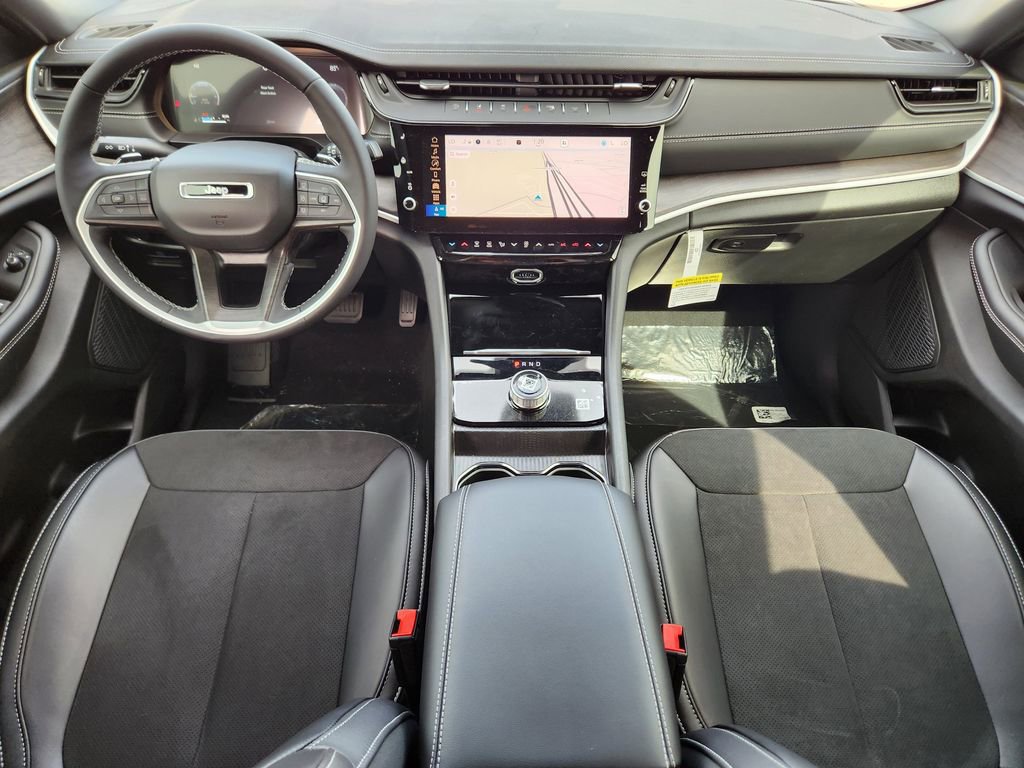 New 2026 Jeep Grand Cherokee Altitude image 17