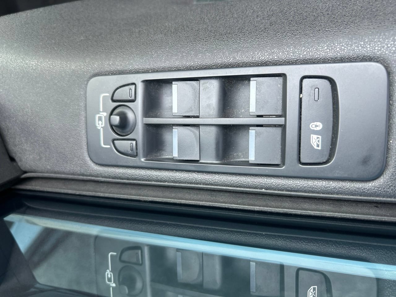 Used 2019 Land Rover Discovery Sport AWD/4WD image 18