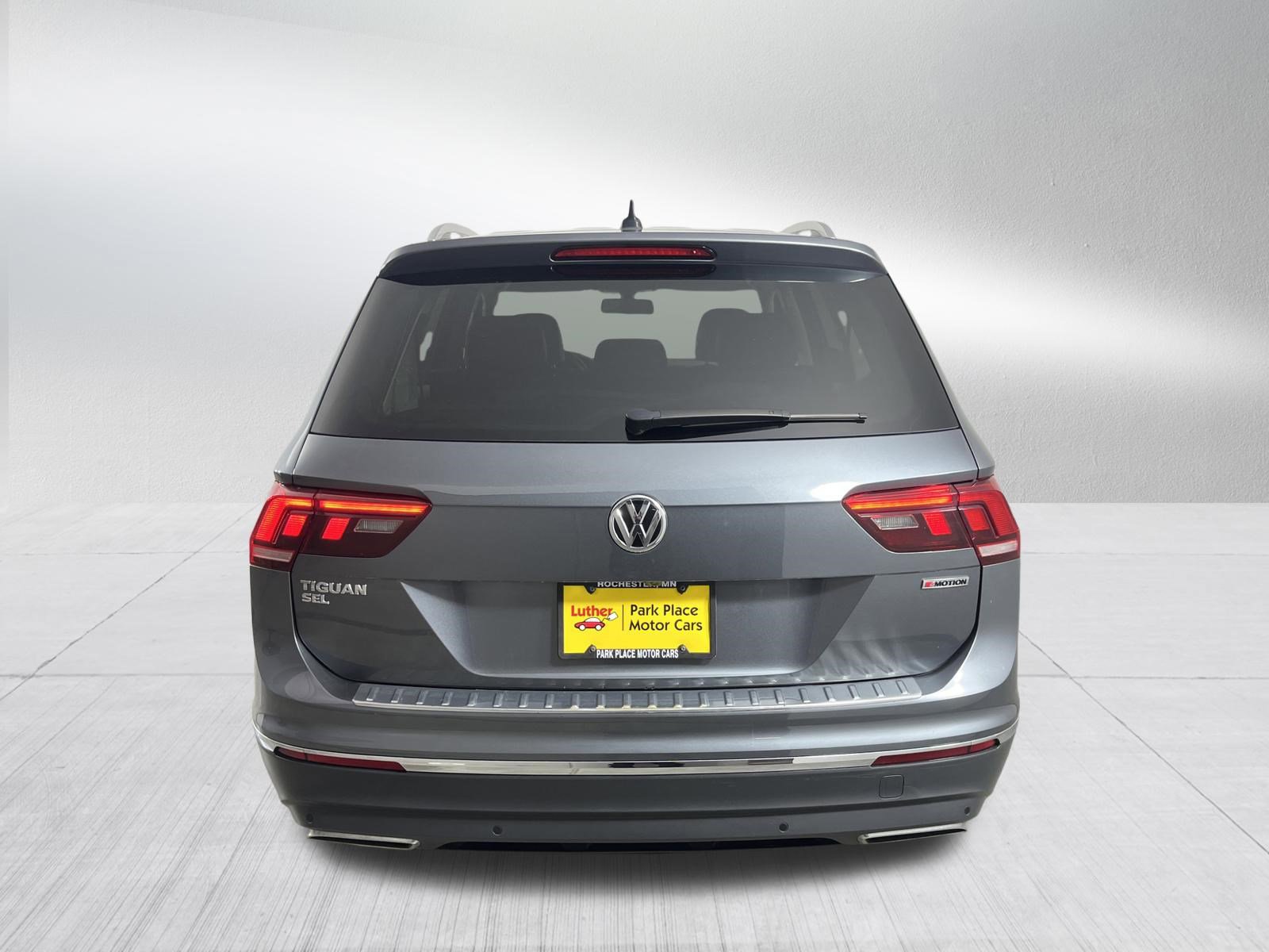 Used 2019 Volkswagen Tiguan SEL w/ 3rd Row Seat Package image 6