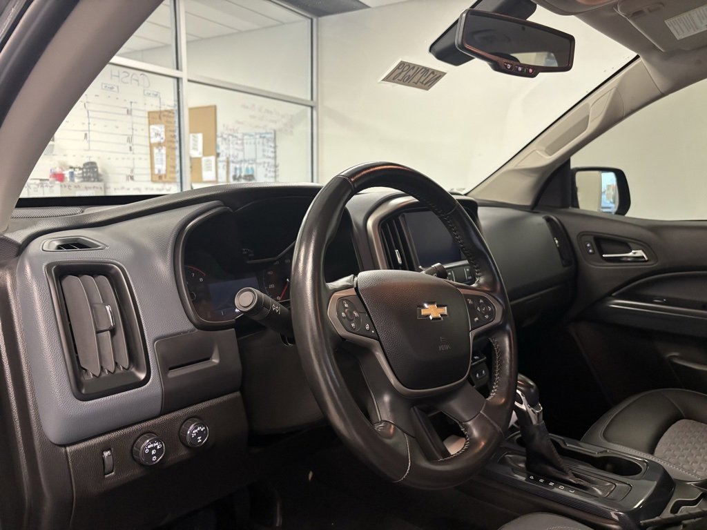 Certified 2022 Chevrolet Colorado Z71 w/ Z71 Midnight Edition image 9