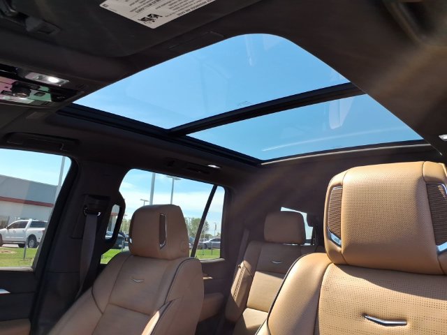 Used 2025 Cadillac Escalade Premium Luxury AWD/4WD image 14