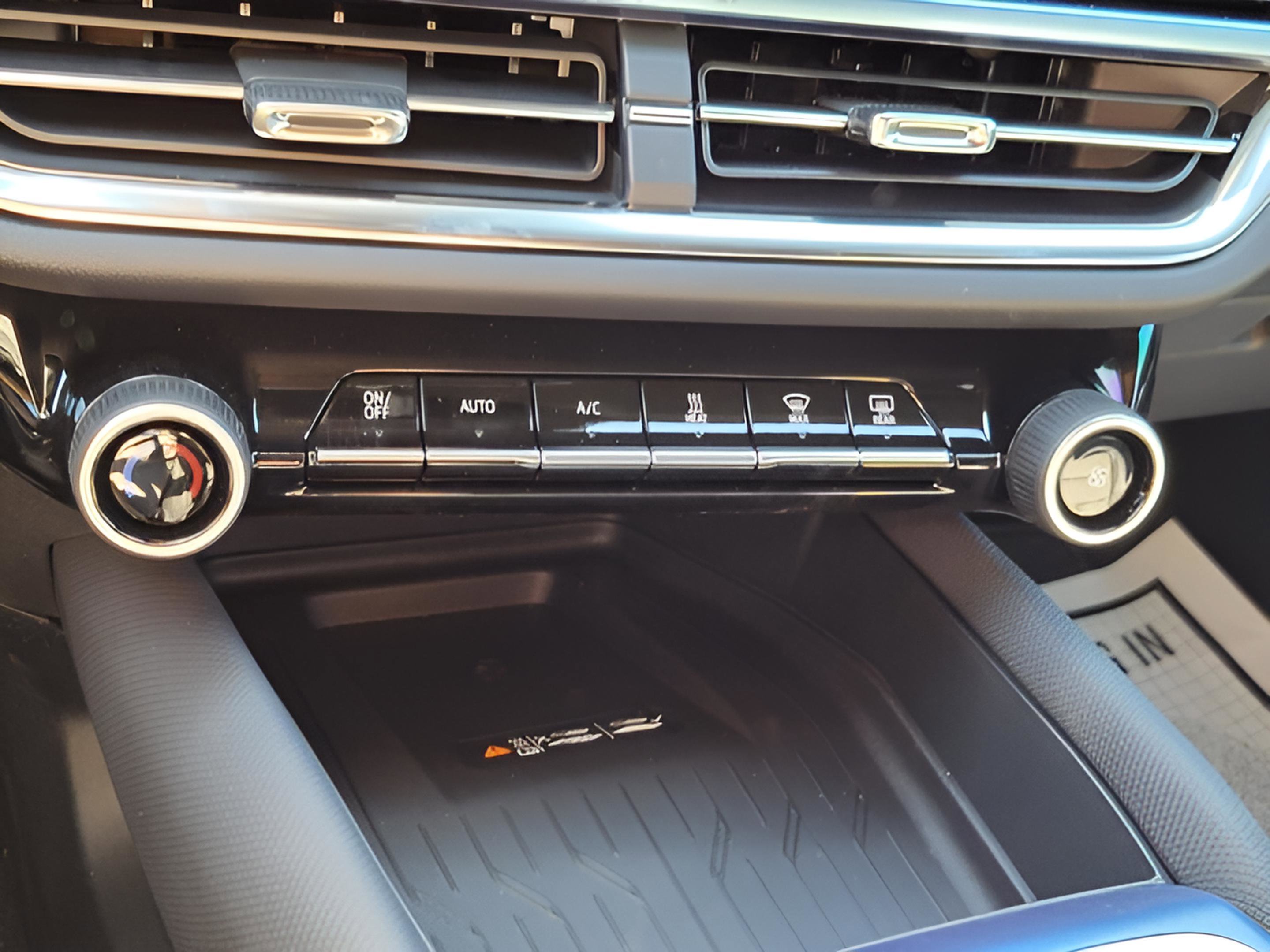 New 2026 Chevrolet Equinox EV LT image 25