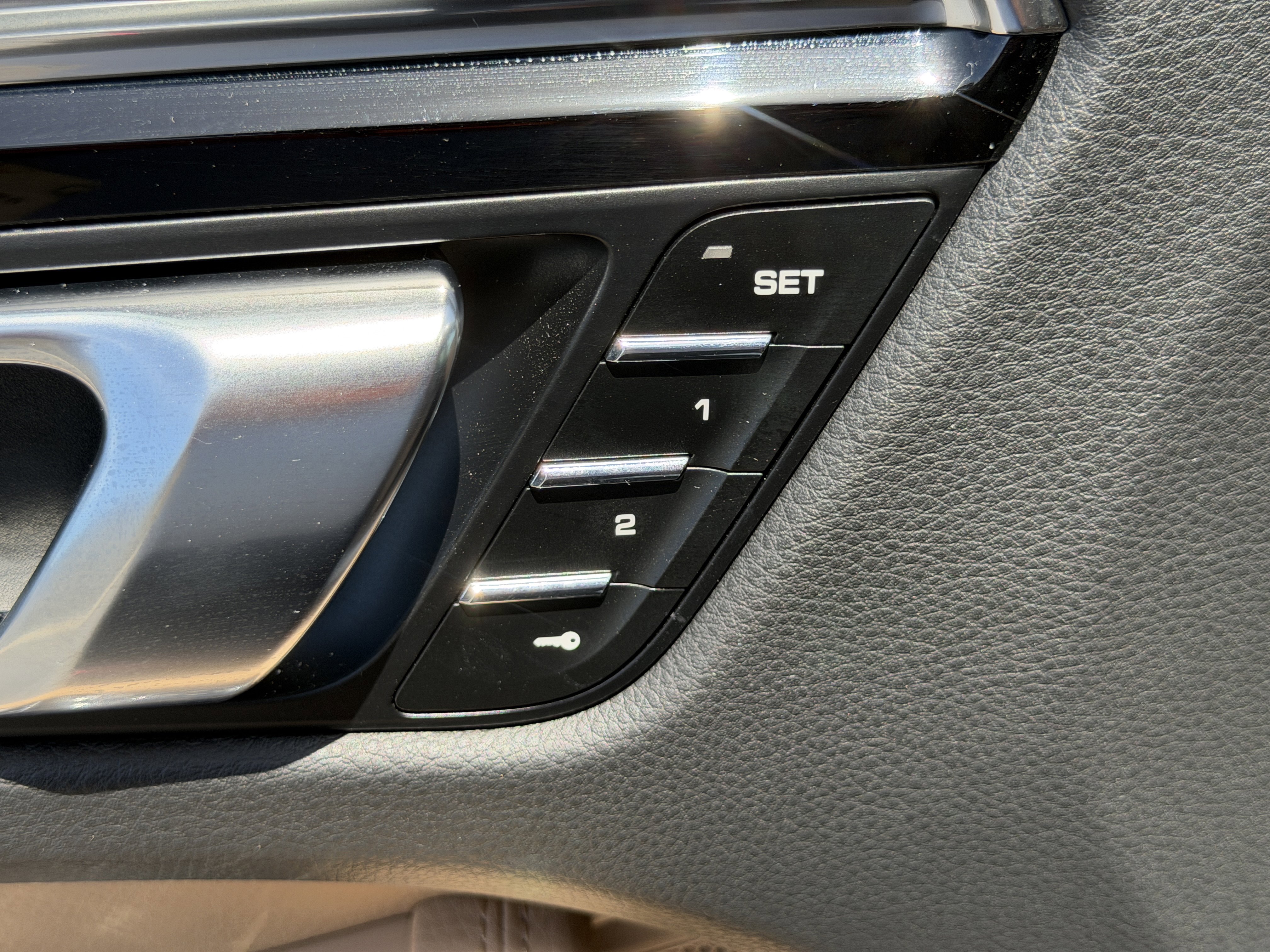 Certified 2025 Porsche Macan image 23