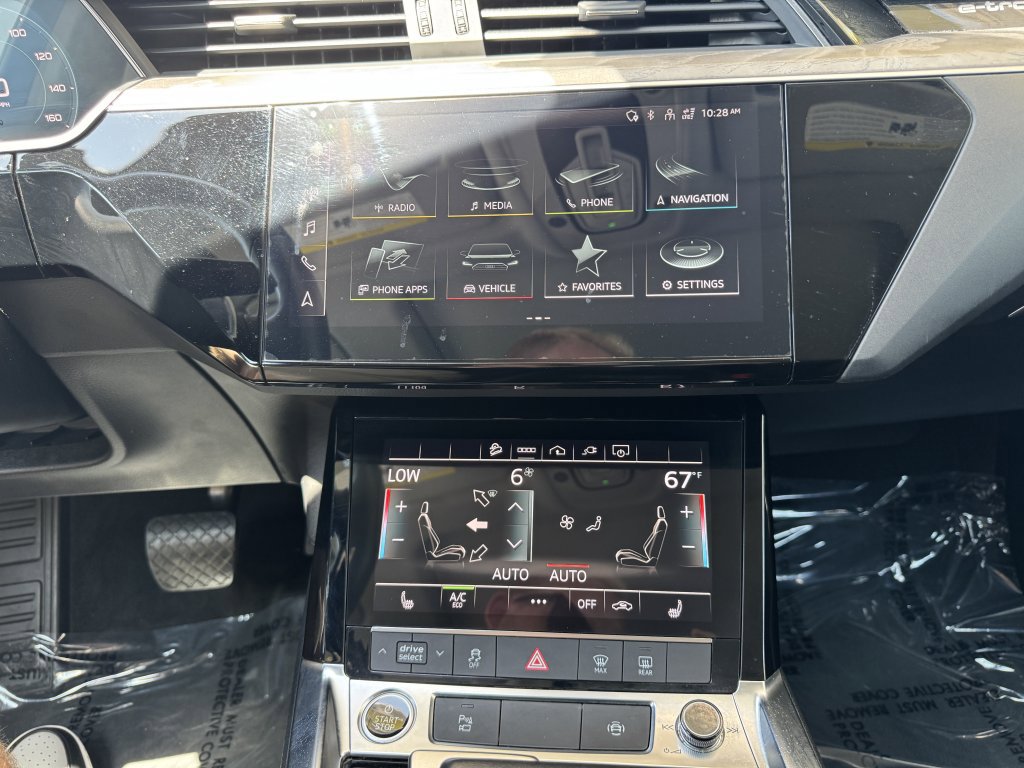 Used 2022 Audi e-tron Premium AWD/4WD image 23