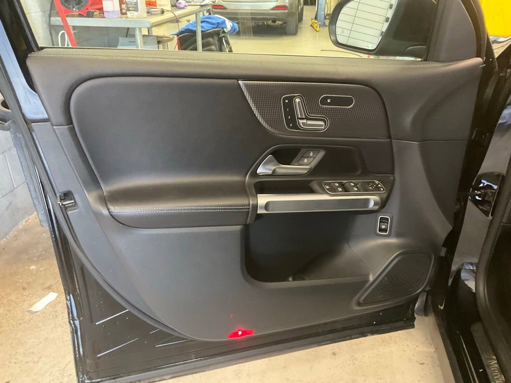 Used 2023 Mercedes-Benz GLB 250 4MATIC w/ Premium Package image 9