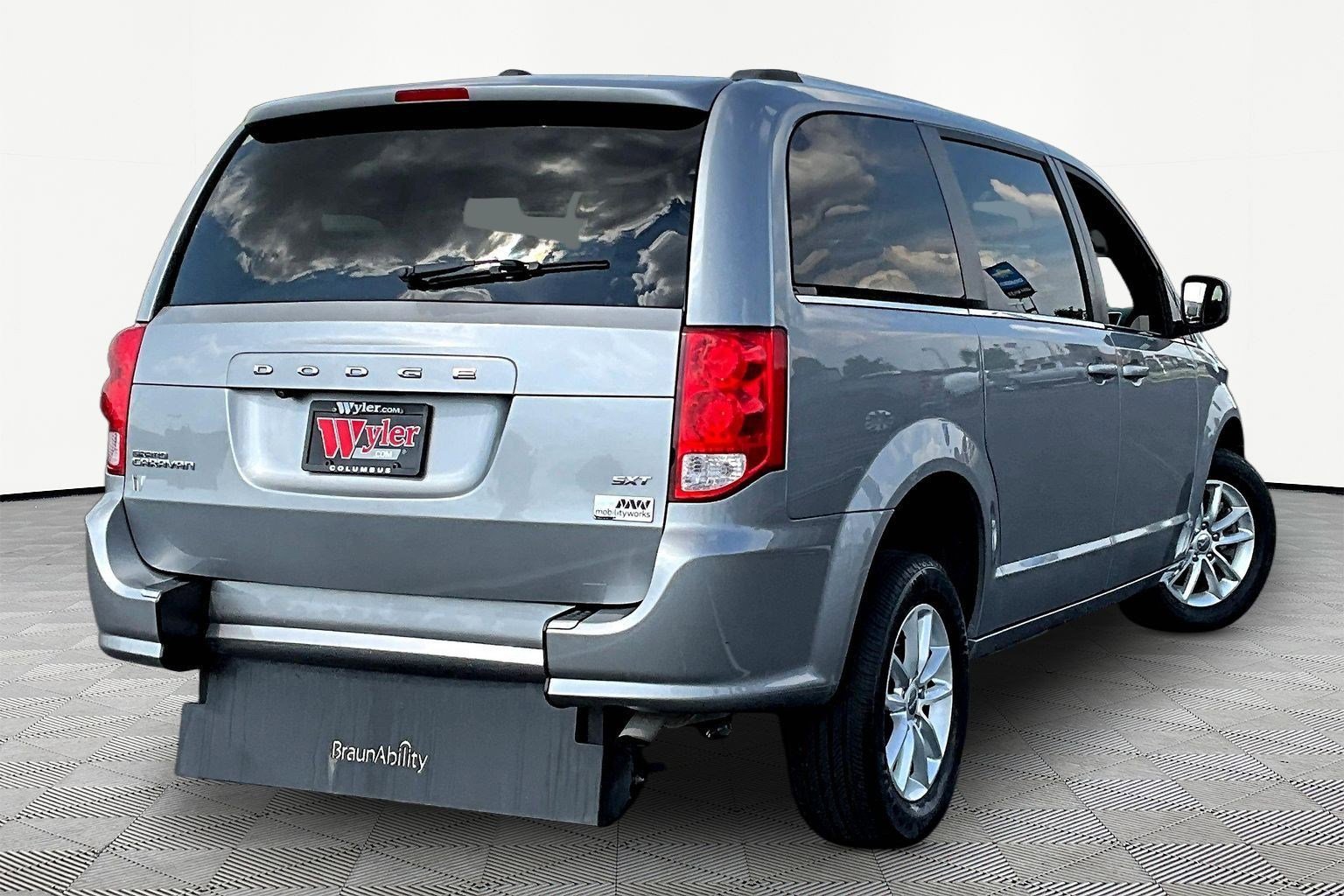 Used 2020 Dodge Grand Caravan SXT FWD image 6