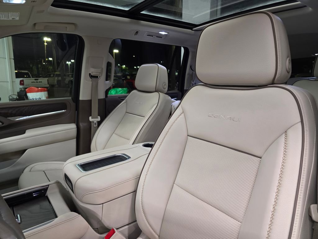 Used 2022 GMC Yukon XL Denali image 19