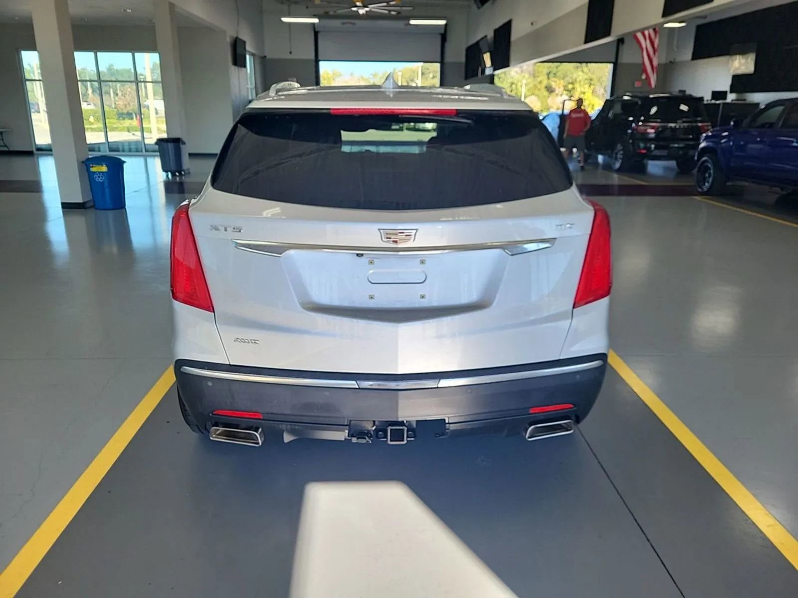 Used 2017 Cadillac XT5 Luxury w/ Driver Awareness Package AWD/4WD image 4