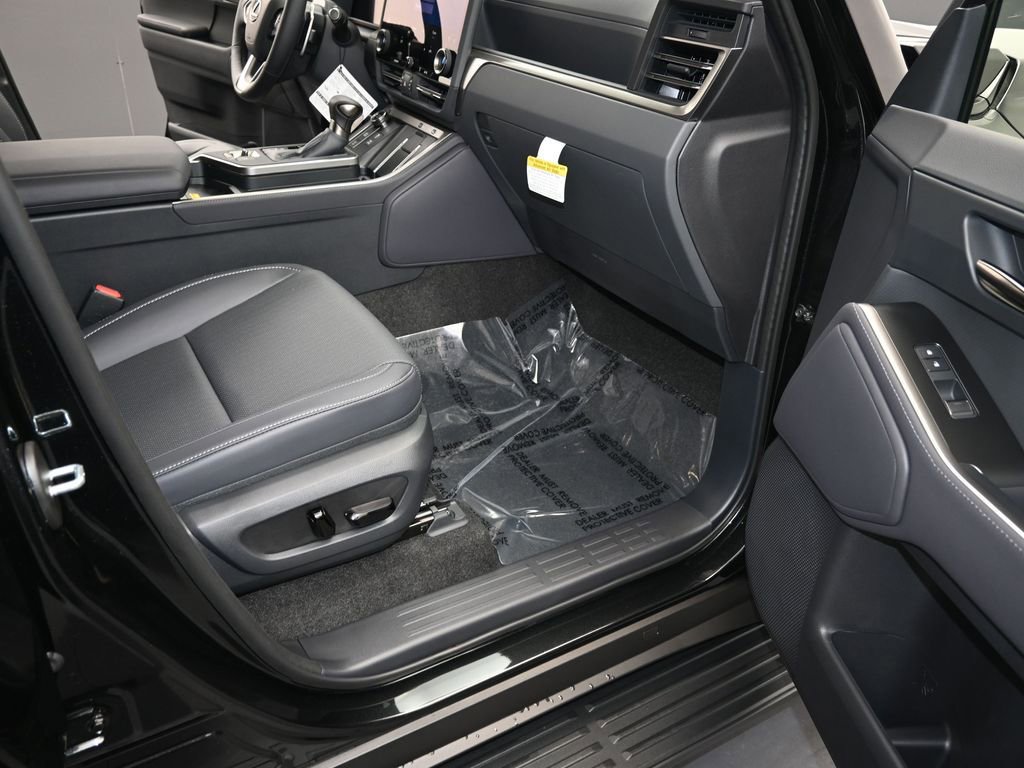 New 2025 Lexus GX 550 image 14