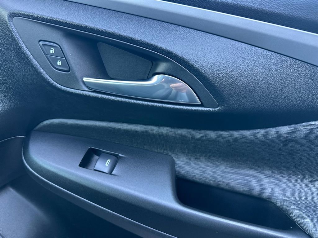 Used 2025 Buick Envista Preferred image 19