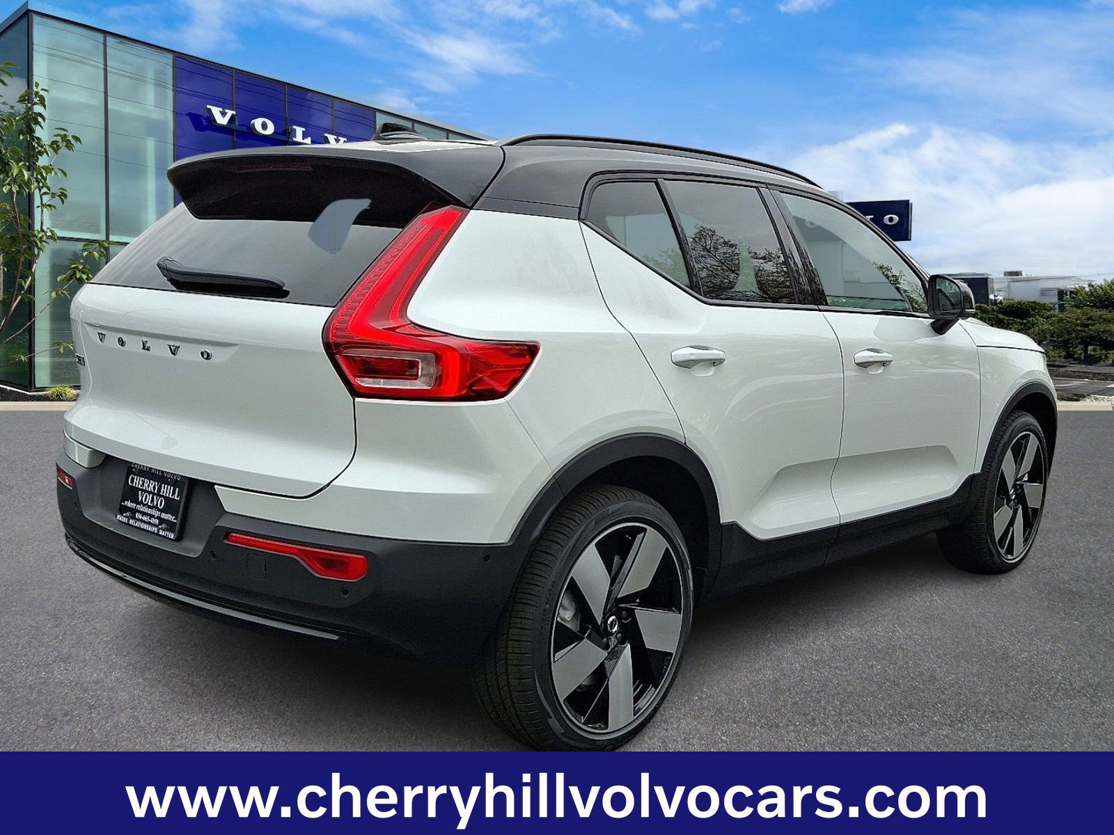 New 2026 Volvo EX40 Plus w/ Climate Package image 5