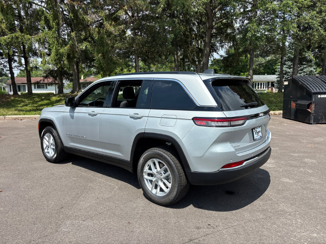 New 2026 Jeep Grand Cherokee Laredo X AWD/4WD image 4