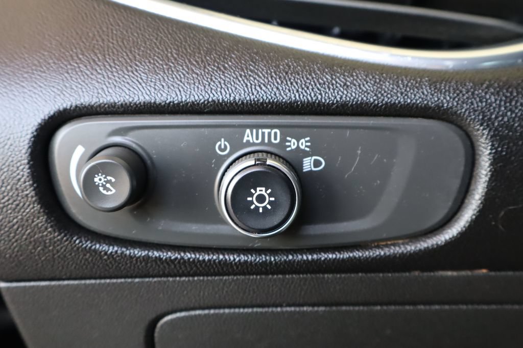 Used 2019 Chevrolet Malibu LT w/ Leather Package FWD image 20