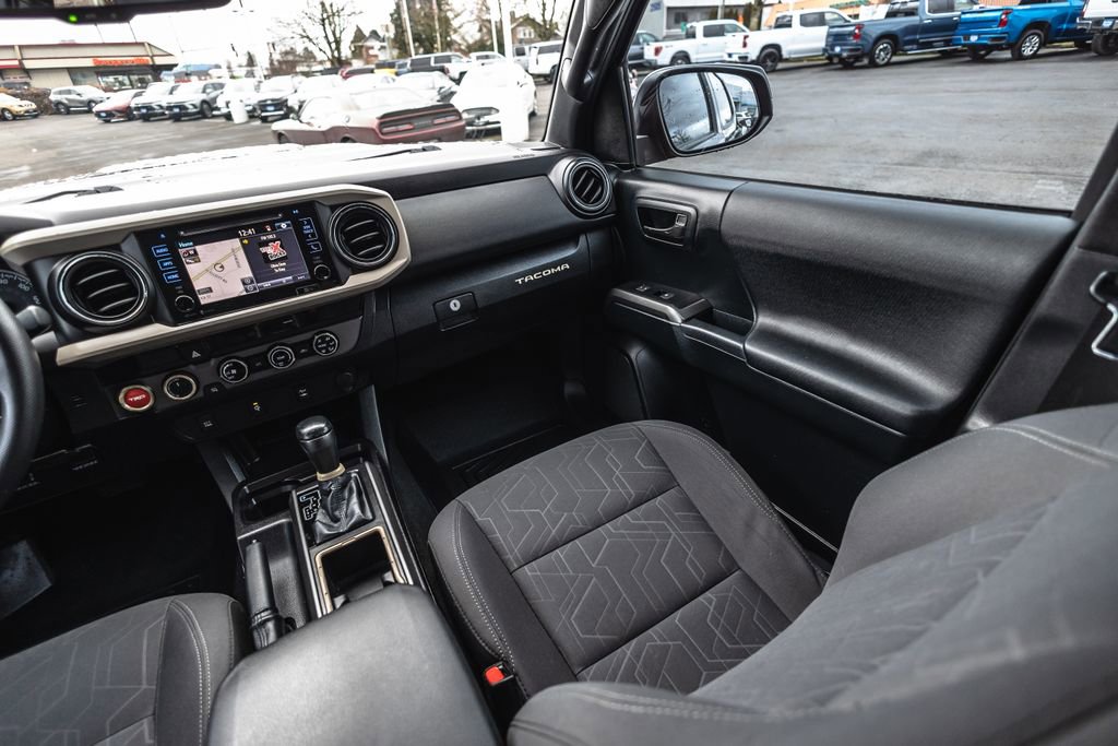 Used 2016 Toyota Tacoma TRD Sport image 28