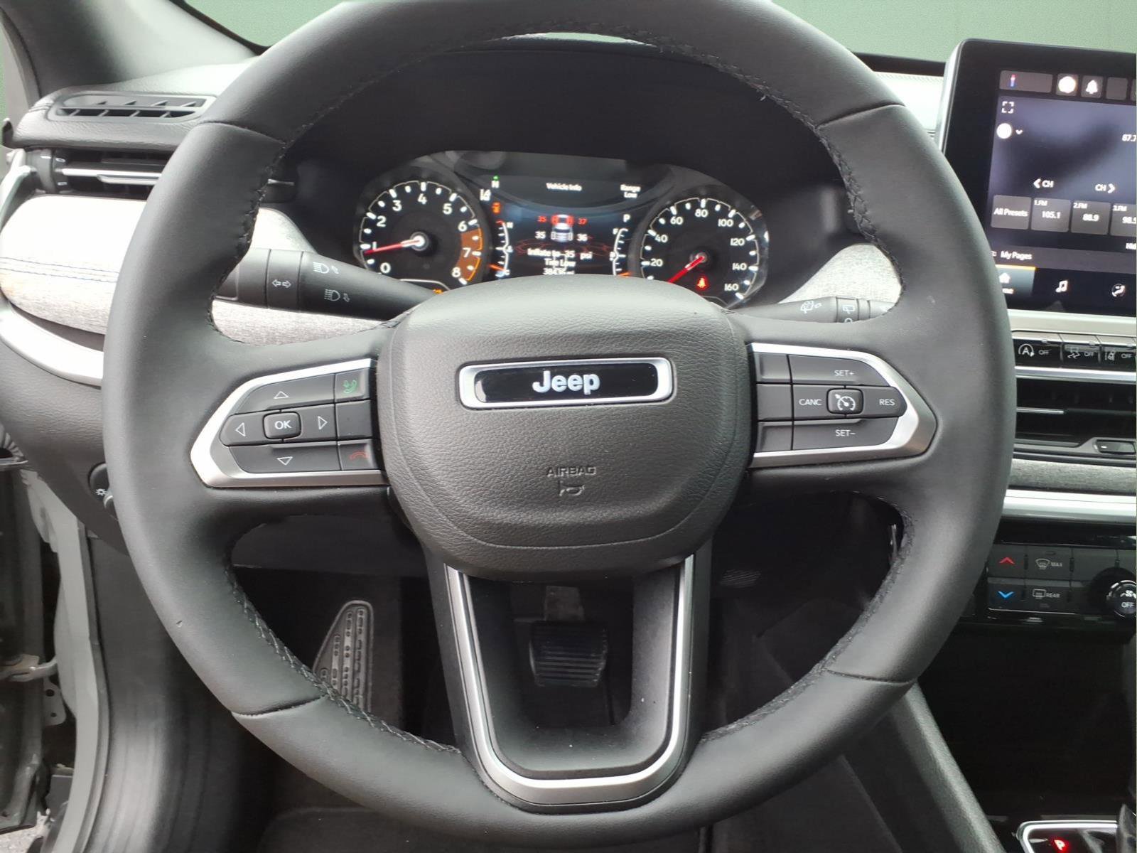 Used 2023 Jeep Compass Latitude image 21