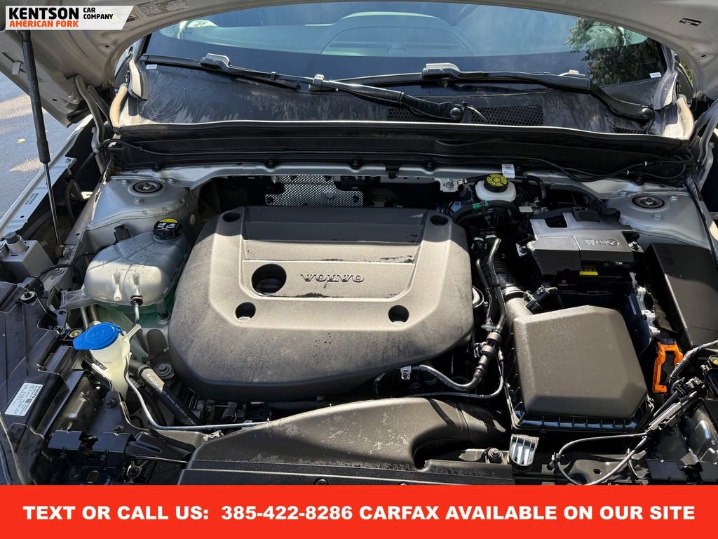 Used 2025 Volvo XC40 B5 Plus image 34