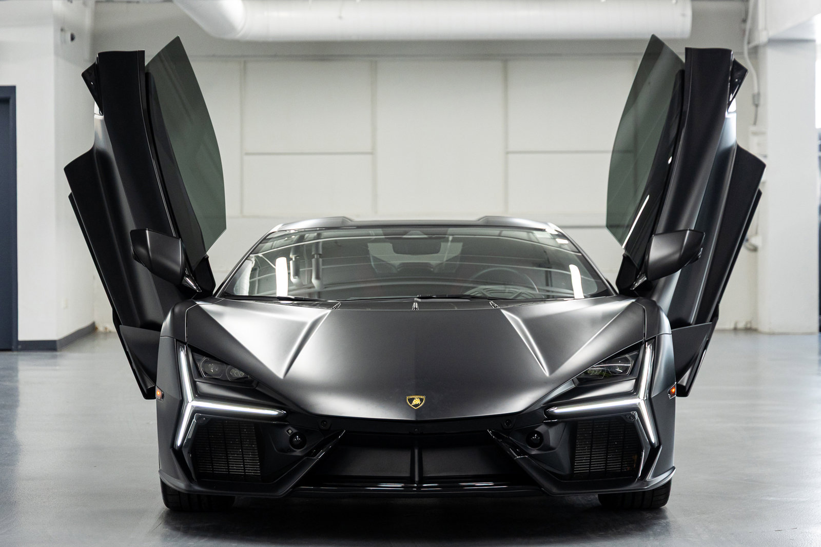 Used 2024 Lamborghini Revuelto image 36