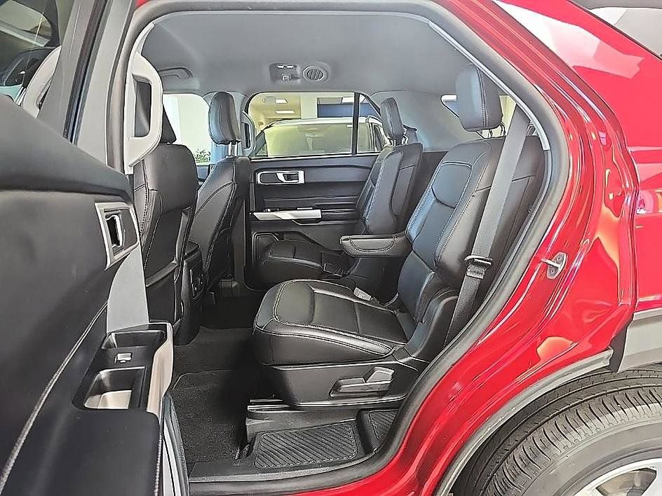 Used 2023 Ford Explorer XLT w/ Equipment Group 202A AWD/4WD image 27