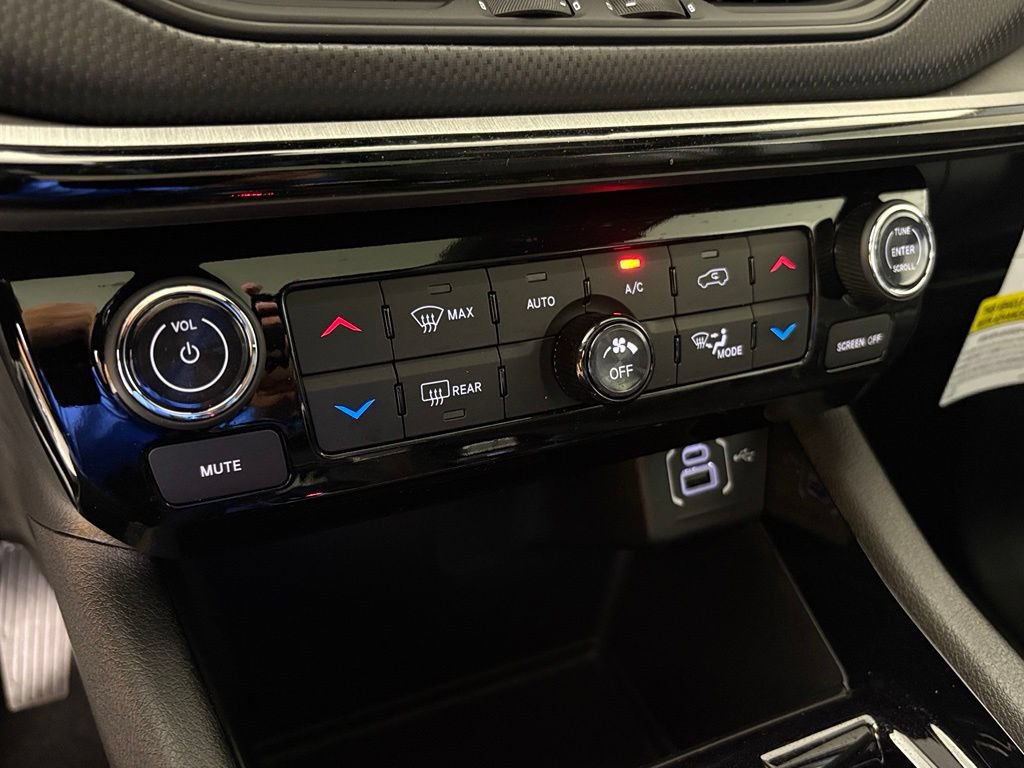 New 2026 Jeep Compass Trailhawk w/ Sun, Sound & Navigation Group AWD/4WD image 28
