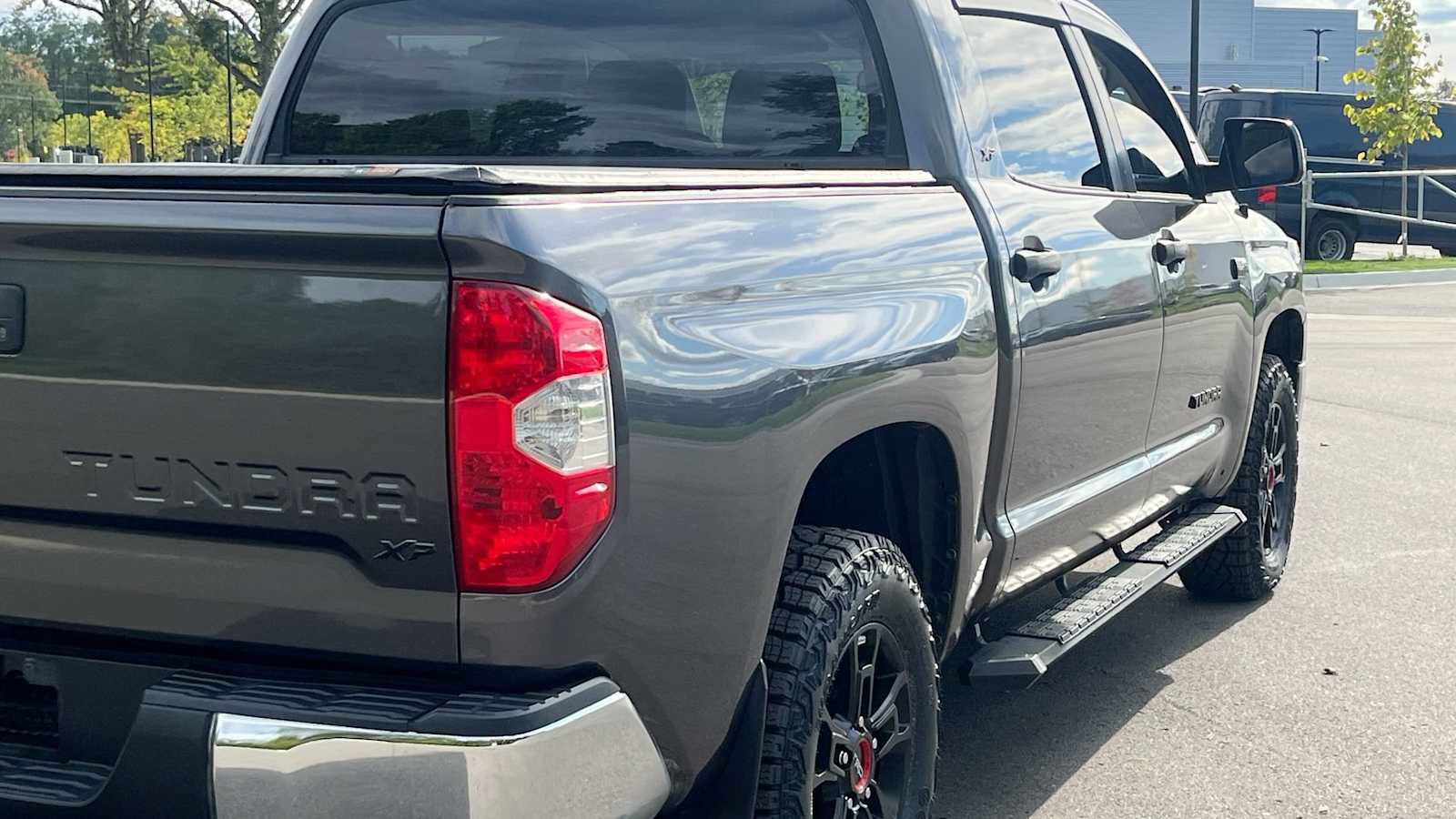Used 2018 Toyota Tundra SR5 w/ SR5 Upgrade Package AWD/4WD image 19
