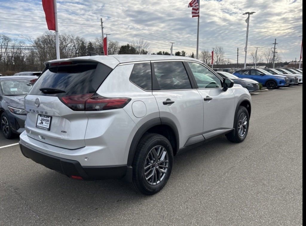 Certified 2025 Nissan Rogue S image 3