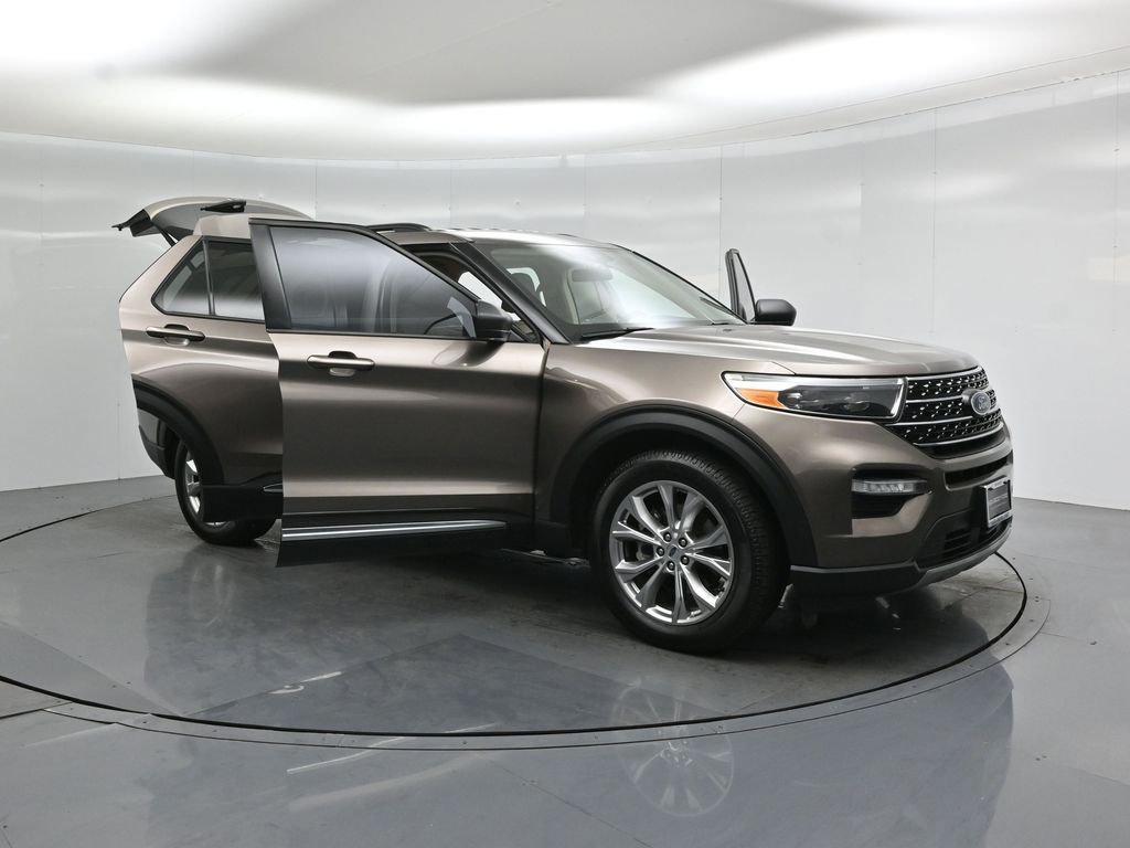 Certified 2021 Ford Explorer XLT w/ Equipment Group 202A RWD image 30