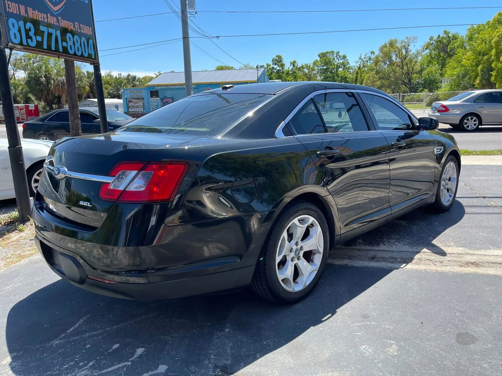 Used 2011 Ford Taurus SEL w/ 202A Rapid Spec Order Code FWD image 4