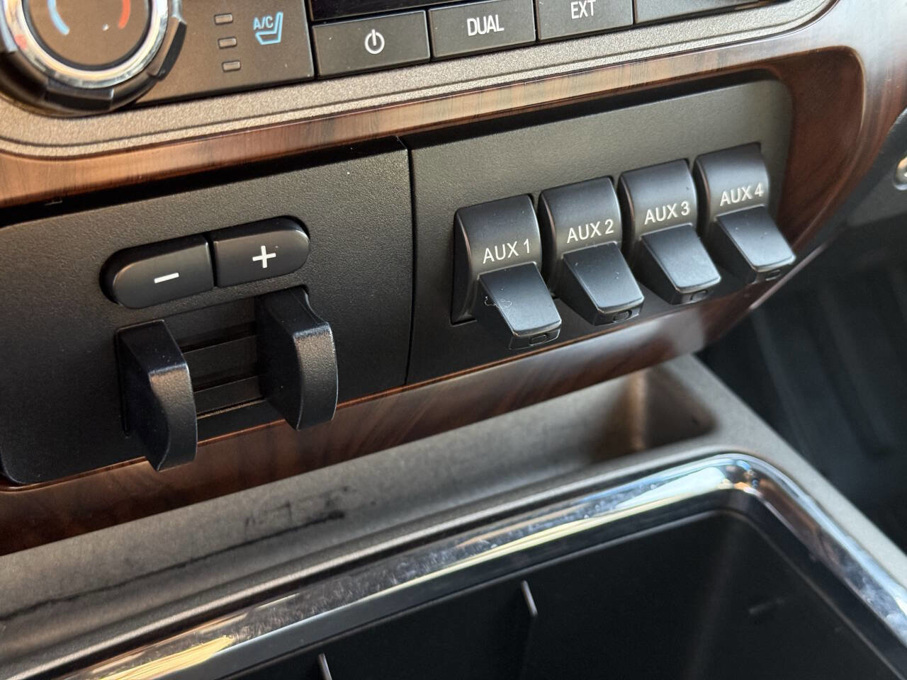Used 2011 Ford F350 Lariat w/ Chrome Pkg image 27
