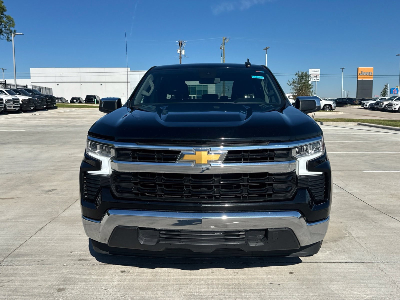 Used 2024 Chevrolet Silverado 1500 LT RWD image 9
