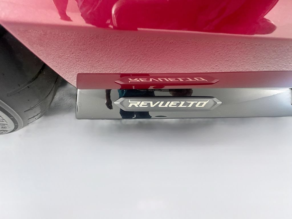 Used 2024 Lamborghini Revuelto AWD/4WD image 33