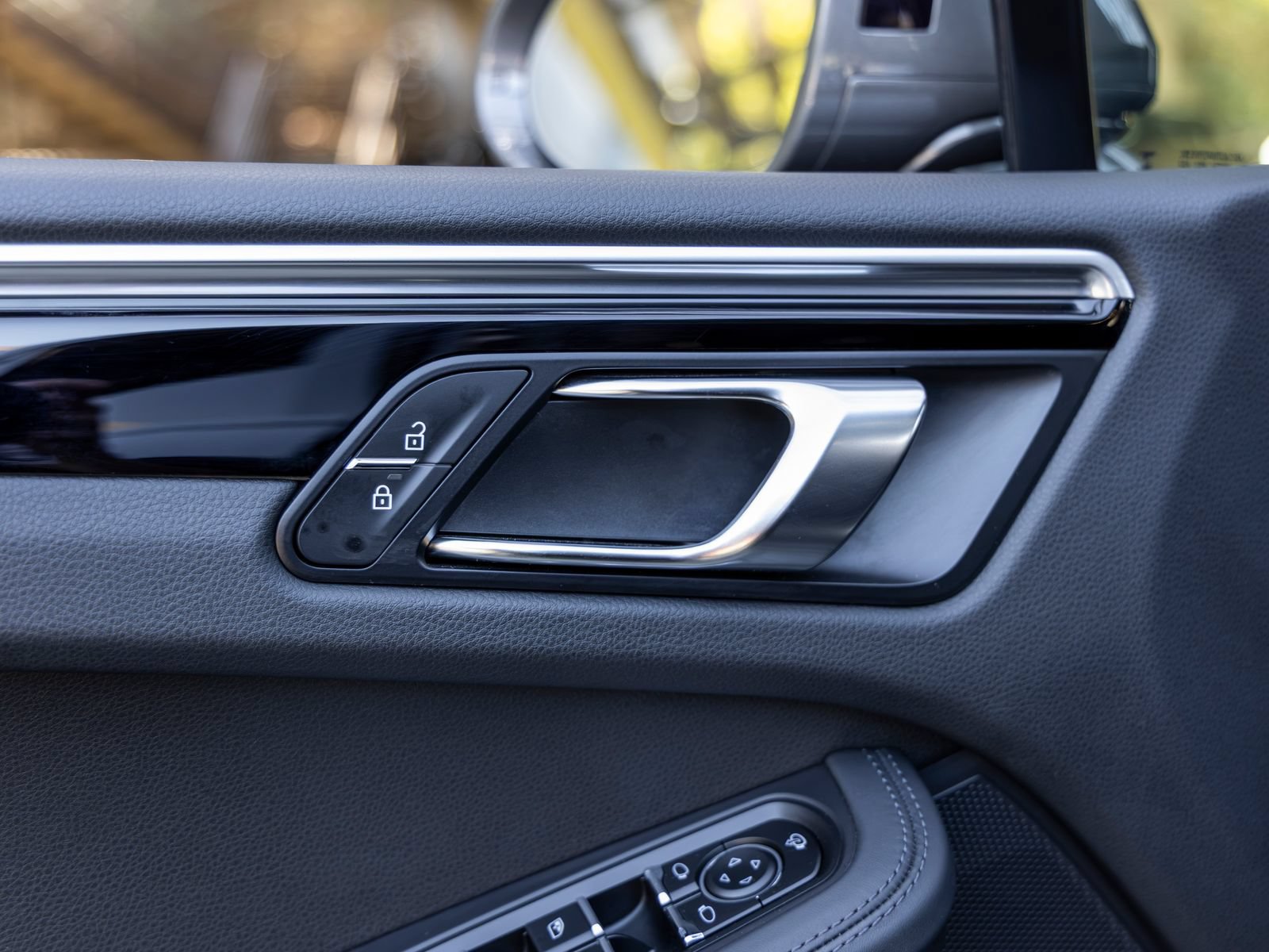 Certified 2023 Porsche Macan Turbo AWD/4WD image 27