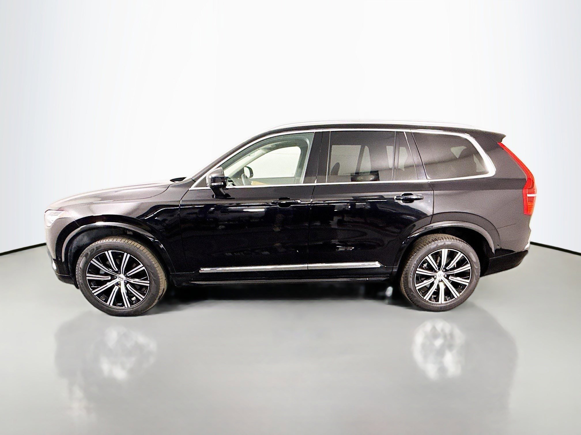 Used 2024 Volvo XC90 B5 Plus image 6