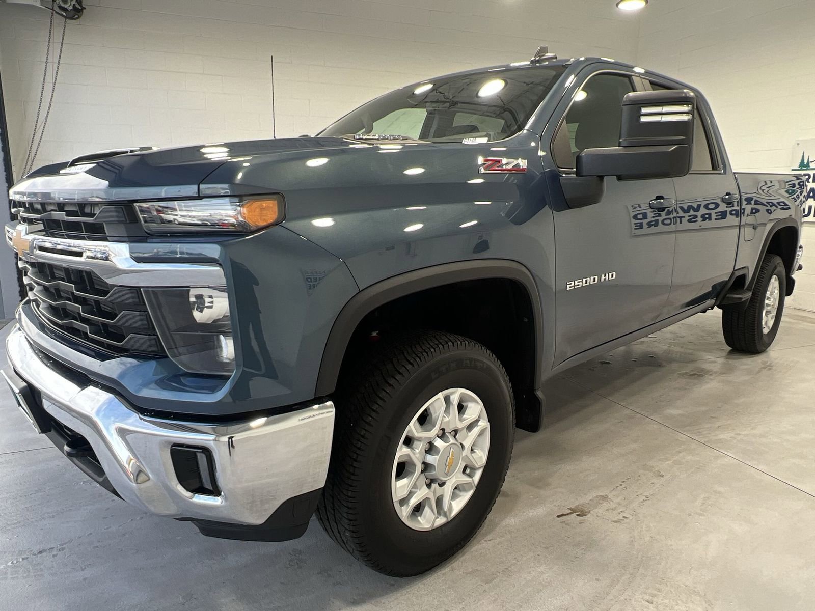 Used 2025 Chevrolet Silverado 2500 LT image 4