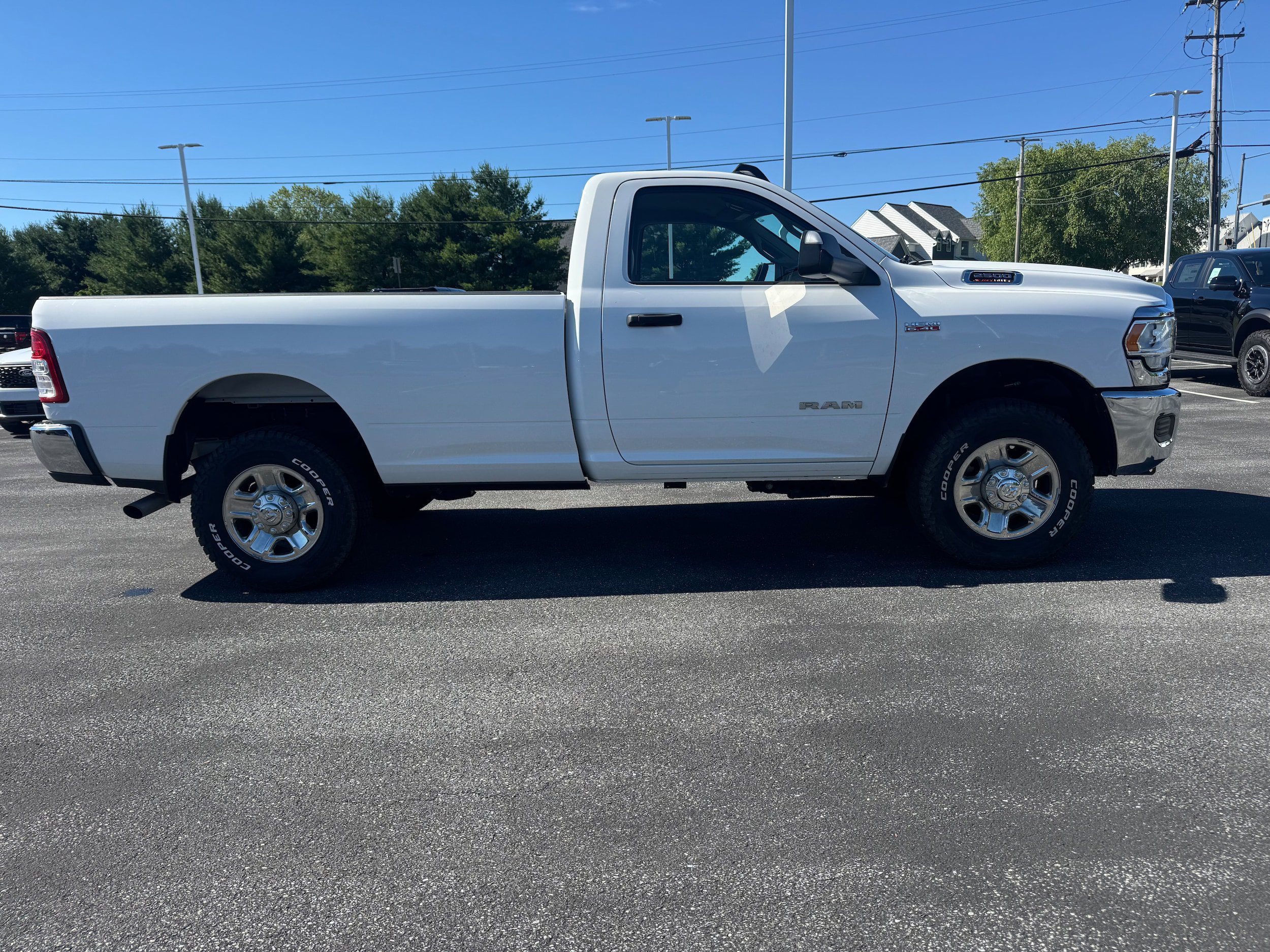 Used 2020 RAM 2500 Tradesman w/ Chrome Appearance Group AWD/4WD image 4
